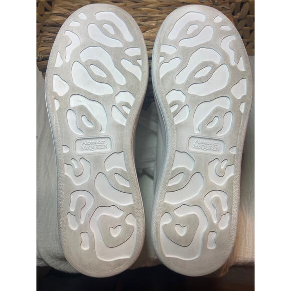 Alexander McQueen Men’s Oversized Sneaker - EU 43 / US 10 - Picture 6 of 8